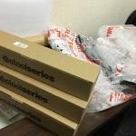 steelseries eye tracker 前回は1個だけの発注でしたが、梱包、進捗連絡など対応が良かったので今回は3個発注させて頂きました。